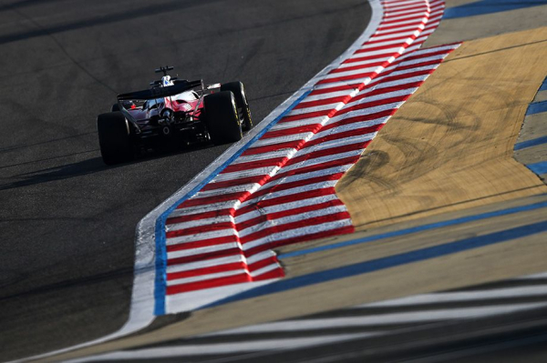 Вторые зимние тесты Формулы-1: новинки Феррари, темп Мерседеса и Макларена, проблемы Астон Мартин