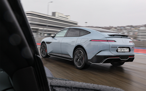 С дороги, староверы! Тест-драйв Avatr 12 на серпантине и гоночном треке
С дороги, староверы! Тест-драйв Avatr 12 на серпантине и гоночном треке