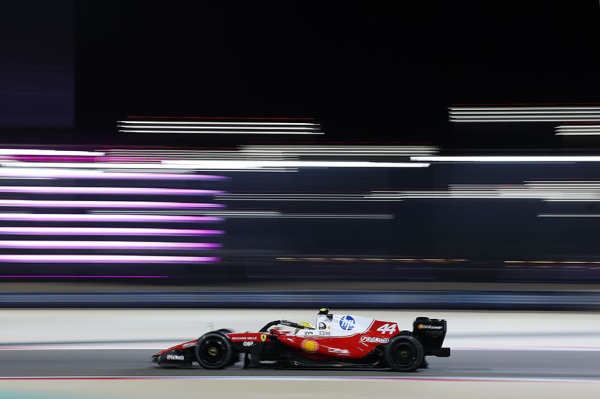 Тесты Формулы-1 в Бахрейне: Мерседес опередил Феррари, Макларен и Ред Булл, у Астон Мартин &mdash; проблемы