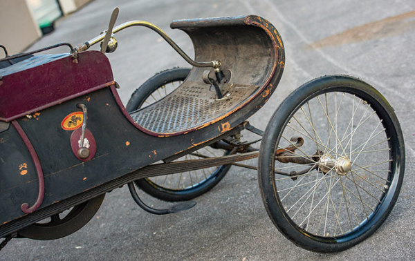 Где расположен газ и тормоз на машине с автоматической коробкой передач