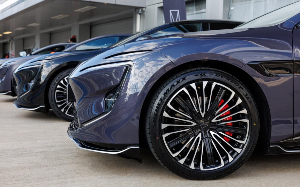 С дороги, староверы! Тест-драйв Avatr 12 на серпантине и гоночном треке
С дороги, староверы! Тест-драйв Avatr 12 на серпантине и гоночном треке