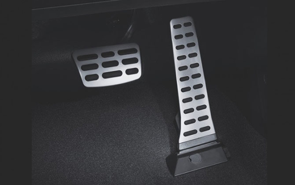 Где расположен газ и тормоз на машине с автоматической коробкой передач