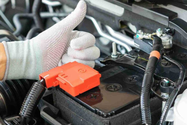 Как устроен автомобильный аккумулятор