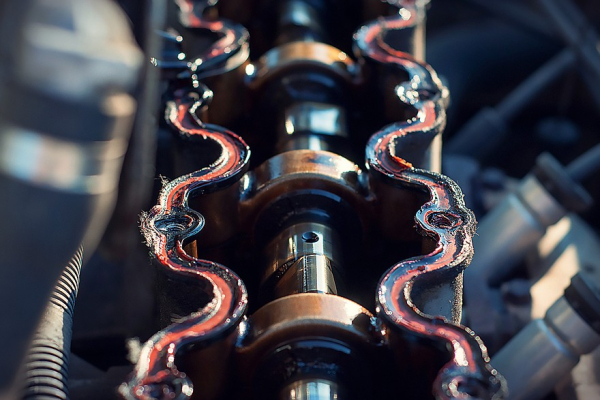 Как автолюбителям и бизнесу выбрать качественные смазочные материалы