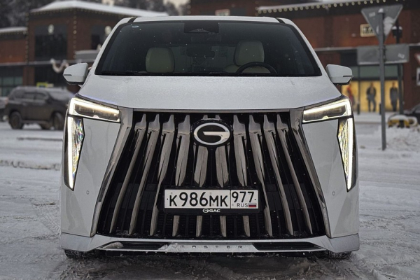 Ложа для двоих: тест-драйв GAC M8 Lounge с телевизором и холодильником Ложа для двоих: тест-драйв GAC M8 Lounge с телевизором и холодильником