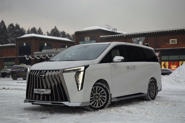 Ложа для двоих: тест-драйв GAC M8 Lounge с телевизором и холодильником Ложа для двоих: тест-драйв GAC M8 Lounge с телевизором и холодильником