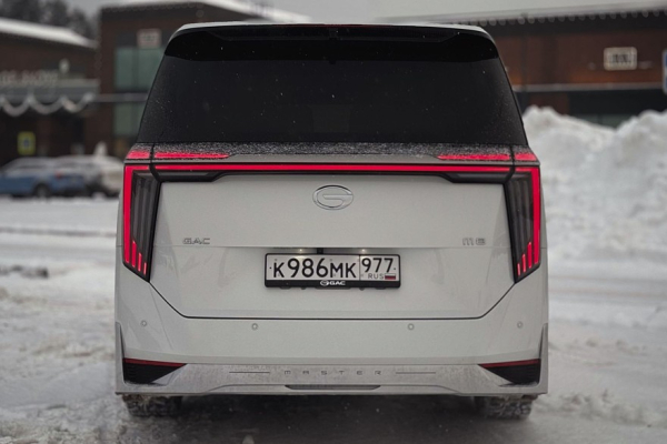 Ложа для двоих: тест-драйв GAC M8 Lounge с телевизором и холодильником Ложа для двоих: тест-драйв GAC M8 Lounge с телевизором и холодильником