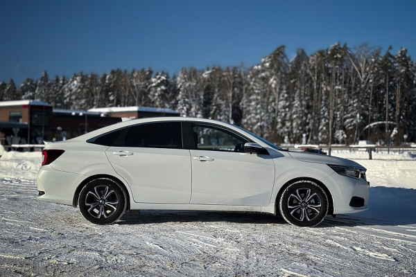 Весьма скромно, очень дорого, неожиданно хорошо: тест-драйв Honda Crider